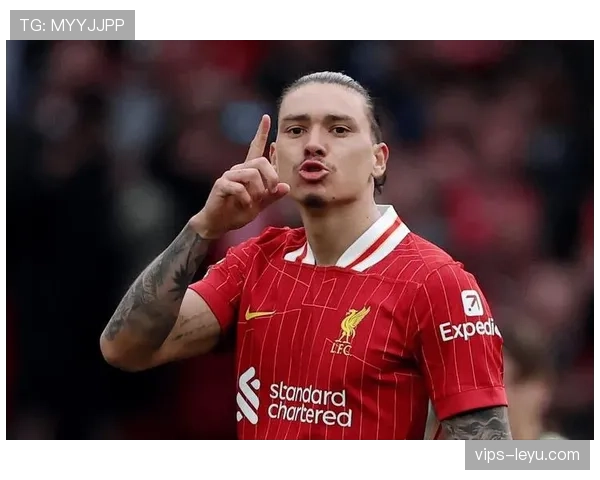 努涅斯强硬对抗展现赛场风采 引发球迷热议