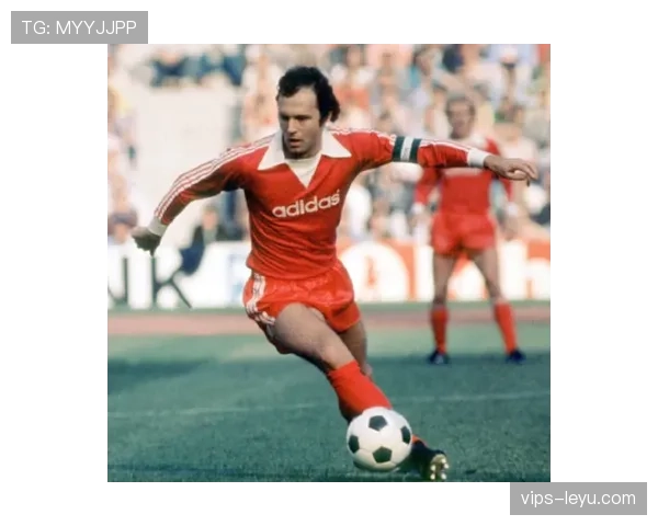 贝肯鲍尔式优雅再现:现代足球演绎战略与美感的完美融合 贝肯鲍尔式优雅再现:现代足球演绎战略与美感的完美融合