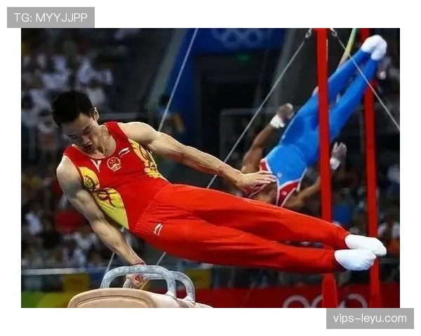 杨威训练间隙突然拿出手机，谁知道他竟然在看……那画面太反差了！