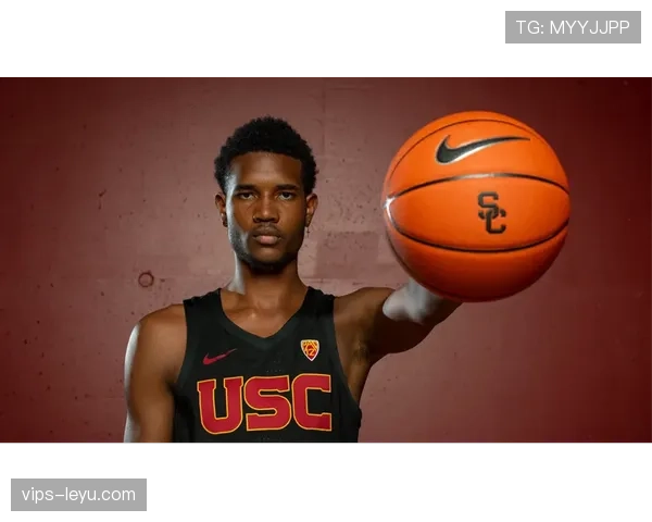 埃文·莫布里通过内线强攻和防守覆盖拉开与同期内线的差距